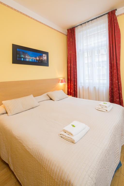 City Lounge Hotel Praga Habitación foto